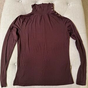 Simple retro turtleneck size M, brown color
